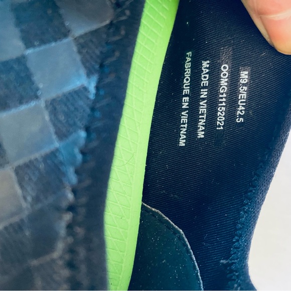 OOFOS Men's Black and Gray Checkered Sneakers - Picture 6 of 7